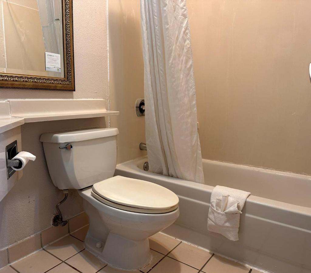 Travelodge By Wyndham Fort Wayne North Bagian luar foto